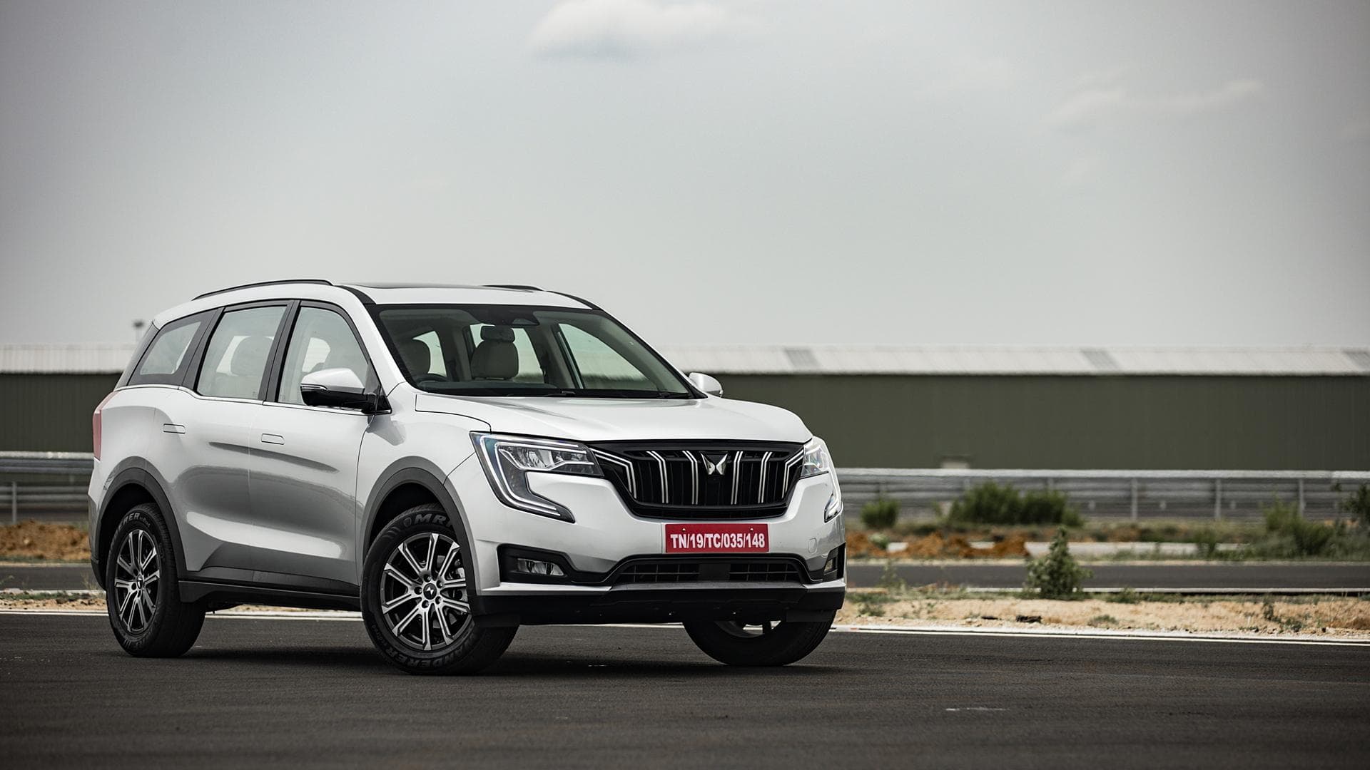 Mahindra XUV700 - Image 1
